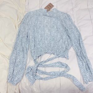 Adorable style rack crop blouse w open back, new w tags